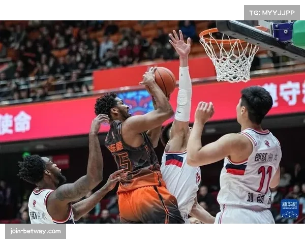 广州朗肽海本主场大胜辽宁 威金顿全面表现带动攻防 广州朗肽海本主场大胜辽宁 威金顿全面表现带动攻防