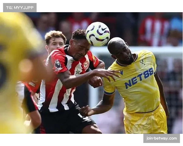 布伦特福德平诺克与科林斯预判同步移动出色 团队协作弥补个体天赋